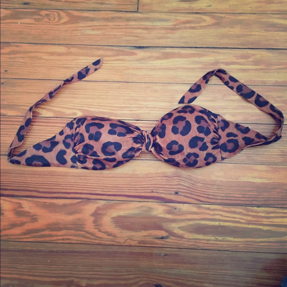 Leopard print bikini 👙